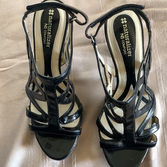 Black heels - Picture 5 of 6